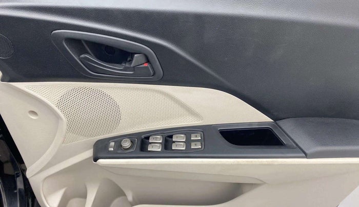 2019 Mahindra XUV300 W6 1.2 PETROL, Petrol, Manual, 50,455 km, Driver Side Door Panels Control