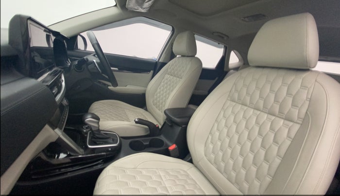 2022 KIA SELTOS HTX IVT 1.5 PETROL, Petrol, Automatic, 29,667 km, Right Side Front Door Cabin