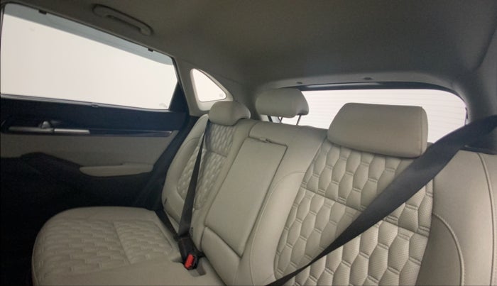 2022 KIA SELTOS HTX IVT 1.5 PETROL, Petrol, Automatic, 29,667 km, Right Side Rear Door Cabin