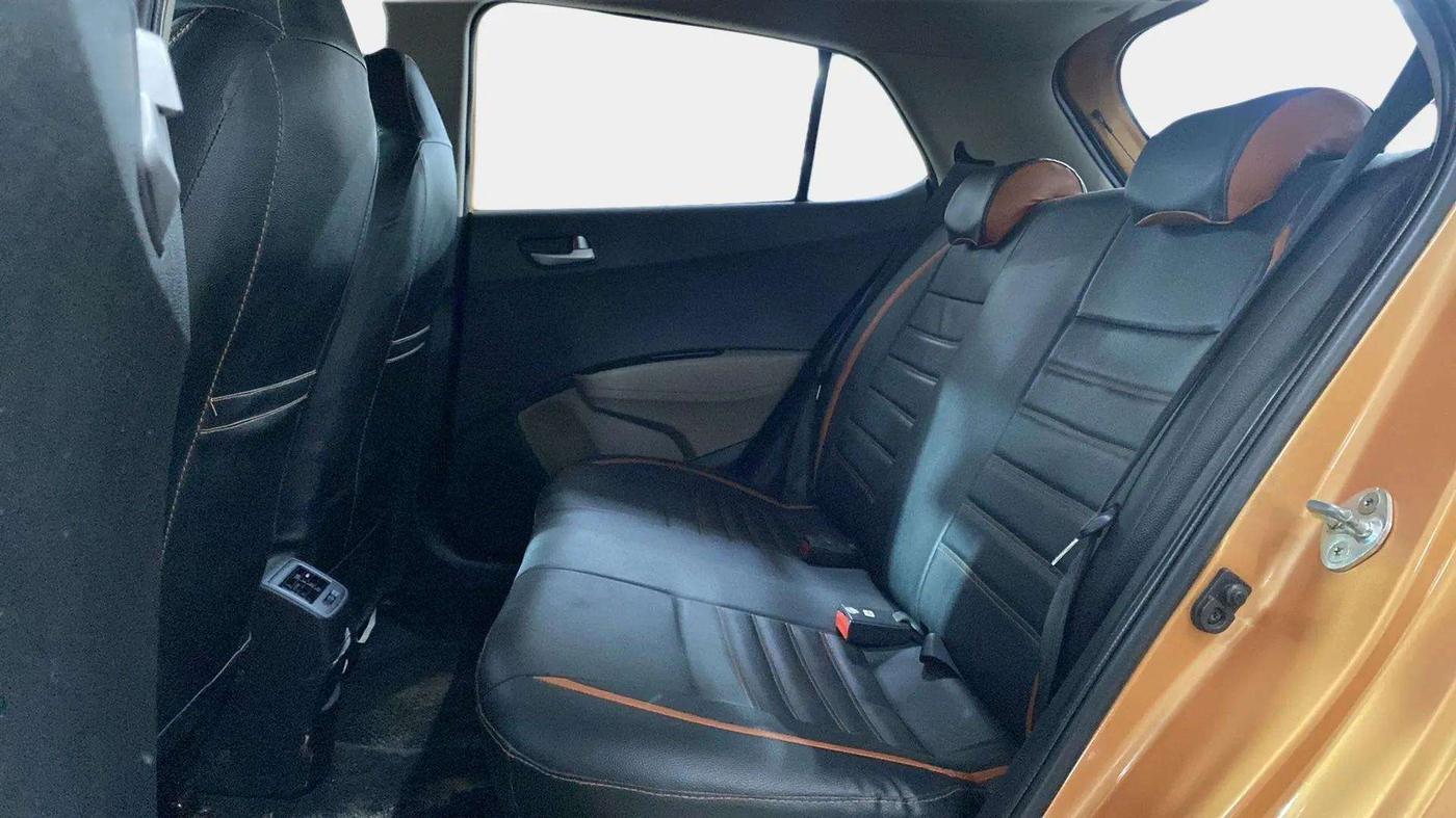 2015 Hyundai Grand i10 ASTA AT 1.2 KAPPA VTVT, Petrol, Automatic, 73,856 km, Right Side Rear Door Cabin