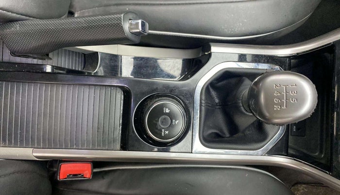 2017 Tata NEXON XZ PLUS PETROL, Petrol, Manual, 29,013 km, Gear lever - Knob cover torn