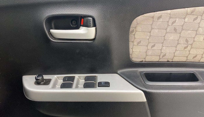 2015 Maruti Wagon R 1.0 VXI AMT, Petrol, Automatic, 87,271 km, Driver Side Door Panels Control