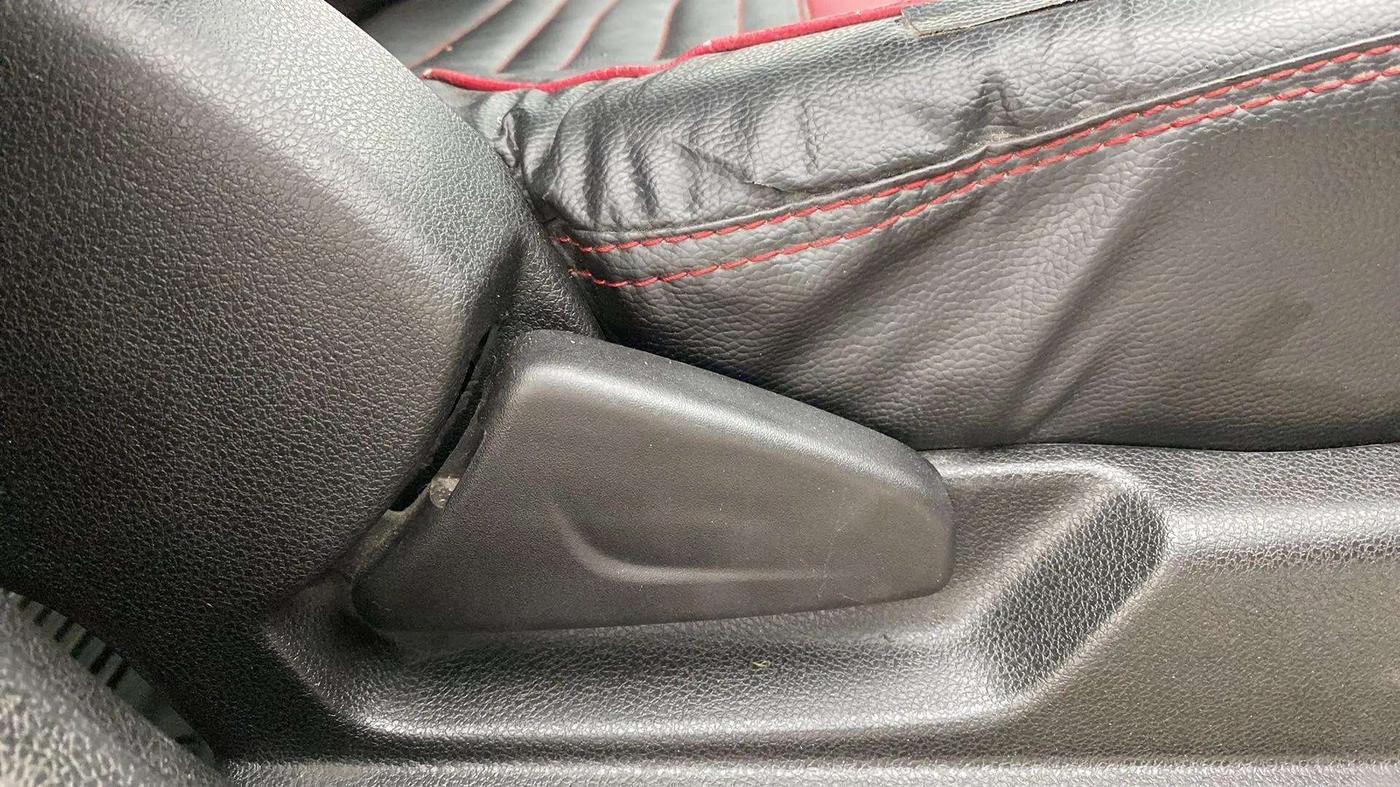 2019 Renault Kwid RXT 1.0 AMT (O), Petrol, Automatic, 36,316 km, Driver Side Adjustment Panel