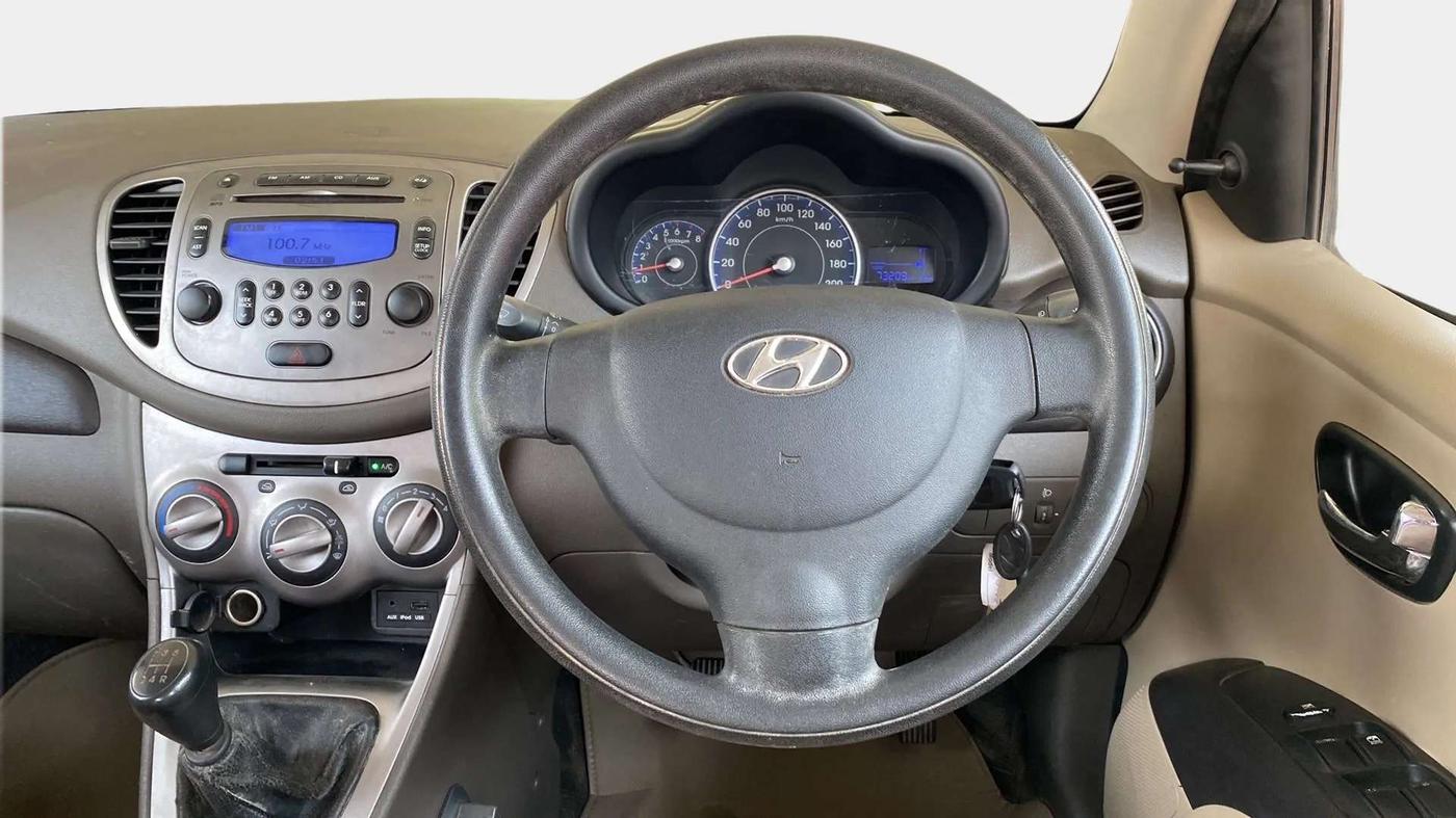 2014 Hyundai i10 SPORTZ 1.1, Petrol, Manual, 73,152 km, Steering Wheel Close Up