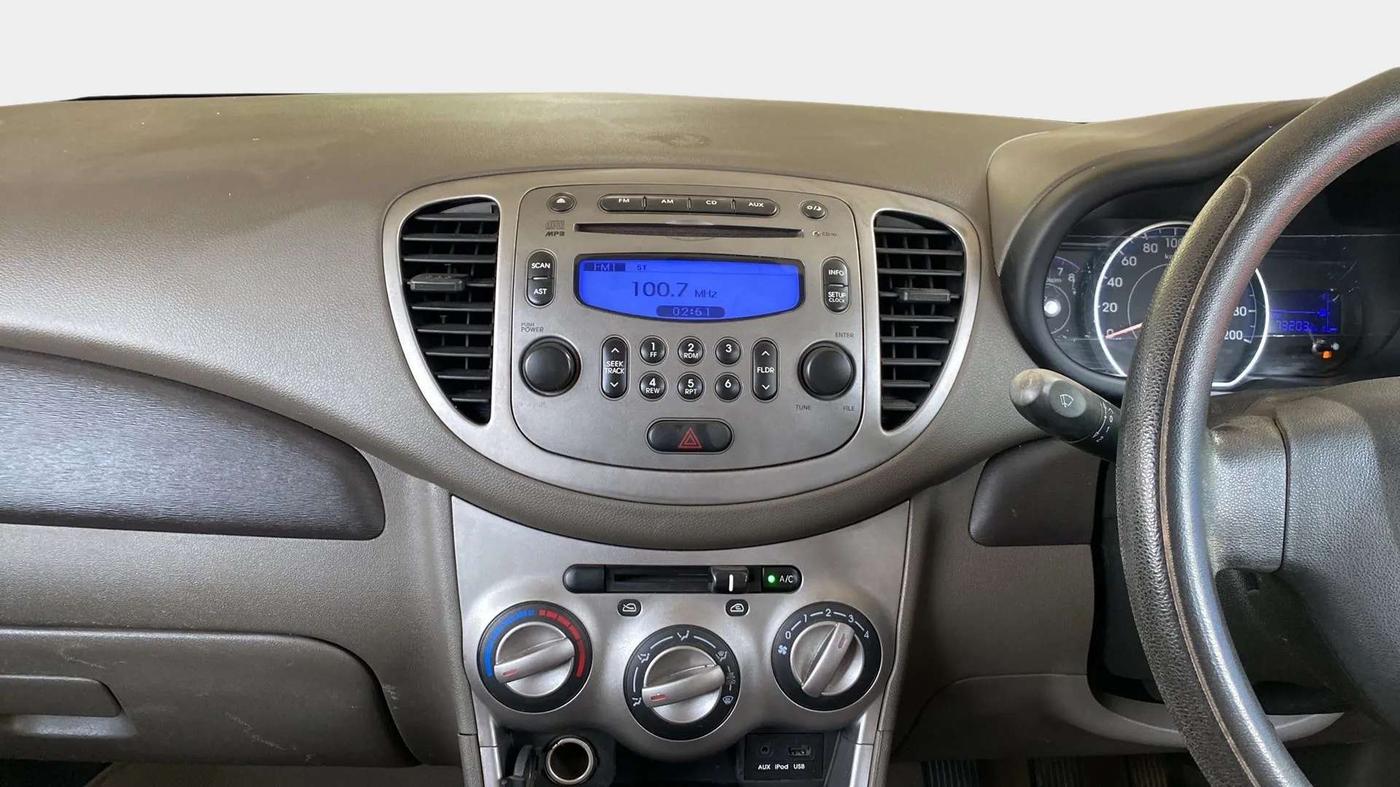 2014 Hyundai i10 SPORTZ 1.1, Petrol, Manual, 73,152 km, Air Conditioner