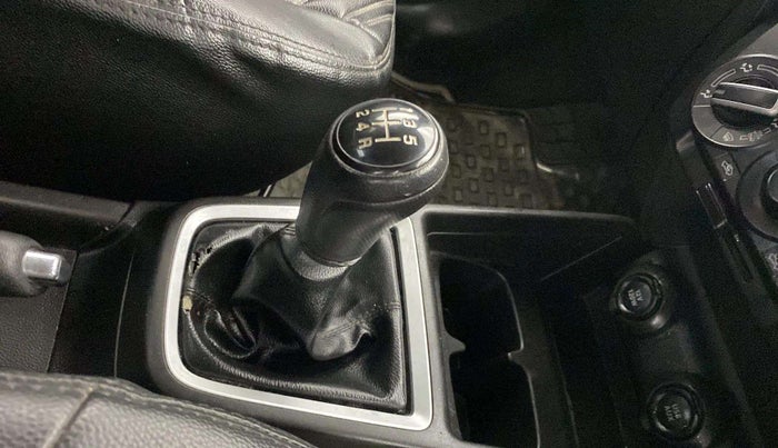 2019 Maruti Swift VXI, Petrol, Manual, 29,063 km, Gear lever - Boot cover slightly torn