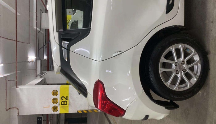 2018 Maruti Swift ZXI AMT, Petrol, Automatic, 48,486 km, Right quarter panel - Minor scratches