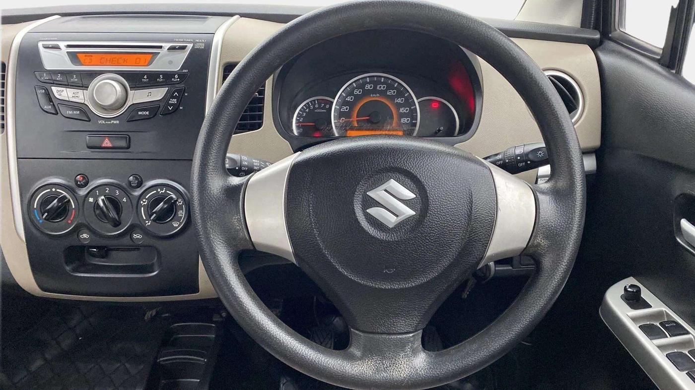 2015 Maruti Wagon R 1.0 VXI, Petrol, Manual, 30,580 km, Steering Wheel Close Up