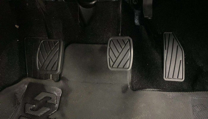 2022 Maruti Baleno DELTA PETROL 1.2, Petrol, Manual, 34,256 km, Pedals