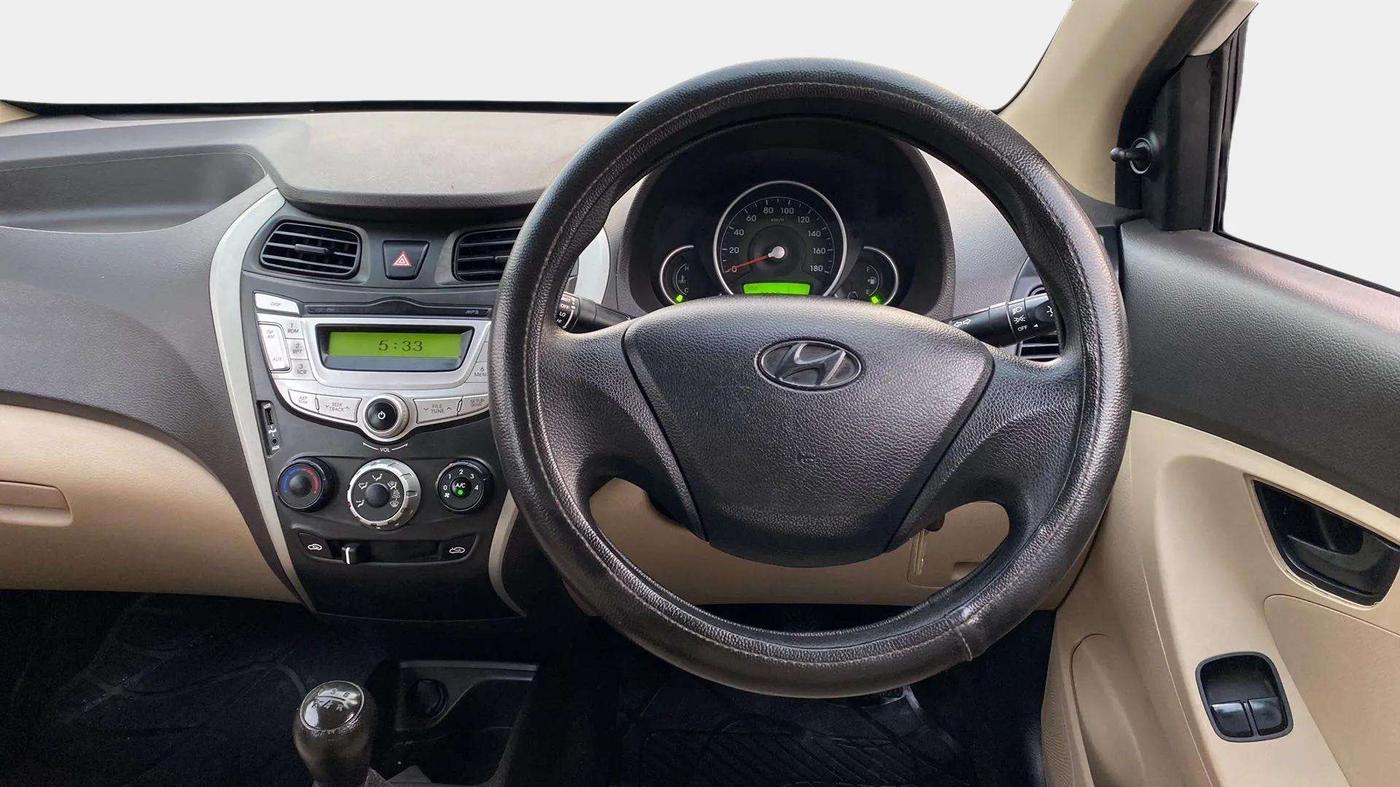2017 Hyundai Eon MAGNA +, Petrol, Manual, 17,813 km, Steering Wheel Close Up