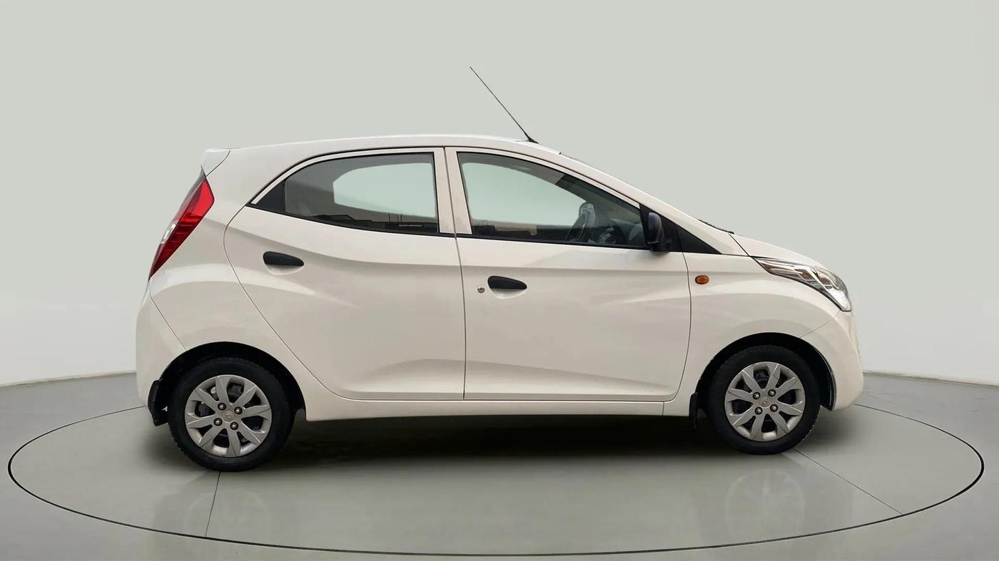 2017 Hyundai Eon MAGNA +, Petrol, Manual, 17,813 km, Right Side View