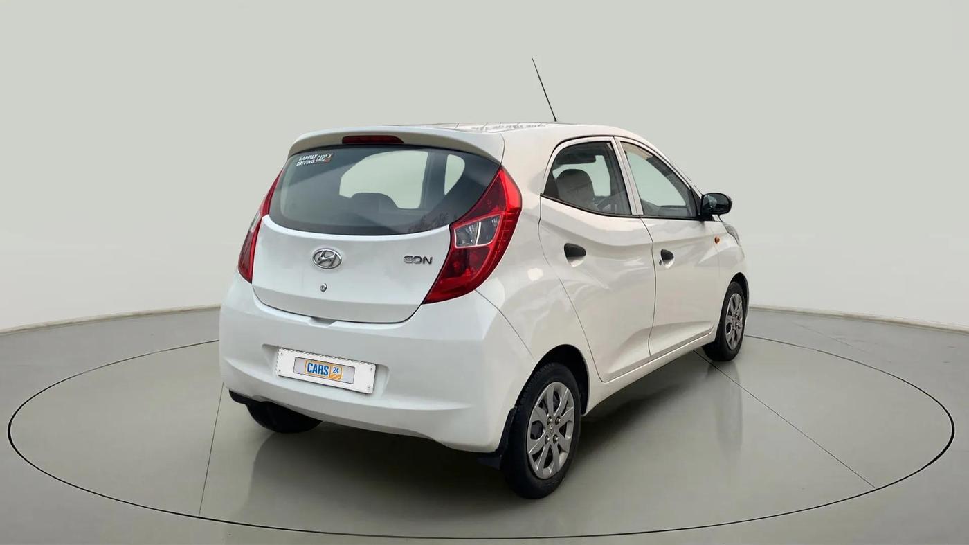 2017 Hyundai Eon MAGNA +, Petrol, Manual, 17,813 km, Right Back Diagonal
