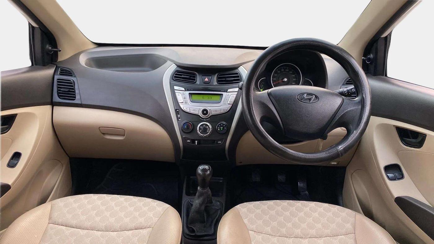 2017 Hyundai Eon MAGNA +, Petrol, Manual, 17,813 km, Dashboard