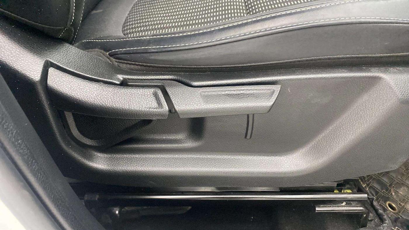 2022 KIA CARENS PRESTIGE 1.5 PETROL 7 STR, Petrol, Manual, 20,408 km, Driver Side Adjustment Panel