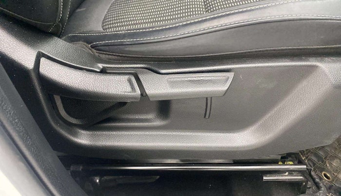 2022 KIA CARENS PRESTIGE 1.5 PETROL 7 STR, Petrol, Manual, 20,408 km, Driver Side Adjustment Panel