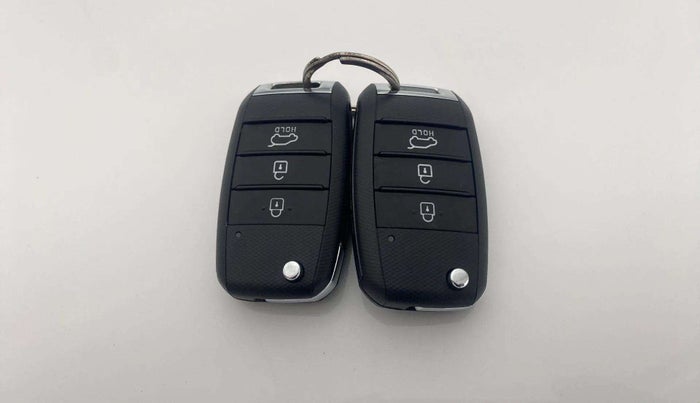 2022 KIA CARENS PRESTIGE 1.5 PETROL 7 STR, Petrol, Manual, 20,408 km, Key Close Up