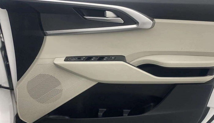 2022 KIA CARENS PRESTIGE 1.5 PETROL 7 STR, Petrol, Manual, 20,408 km, Driver Side Door Panels Control