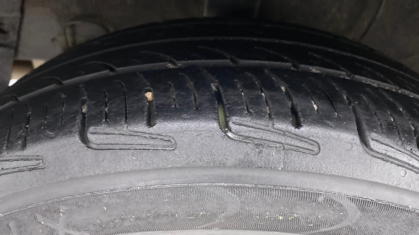 2016 Hyundai Grand i10 1.2 ASTA (O) AT, Petrol, Automatic, Right Rear Tyre Tread