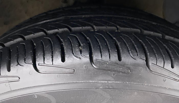 2016 Hyundai Grand i10 1.2 ASTA (O) AT, Petrol, Automatic, Right Front Tyre Tread