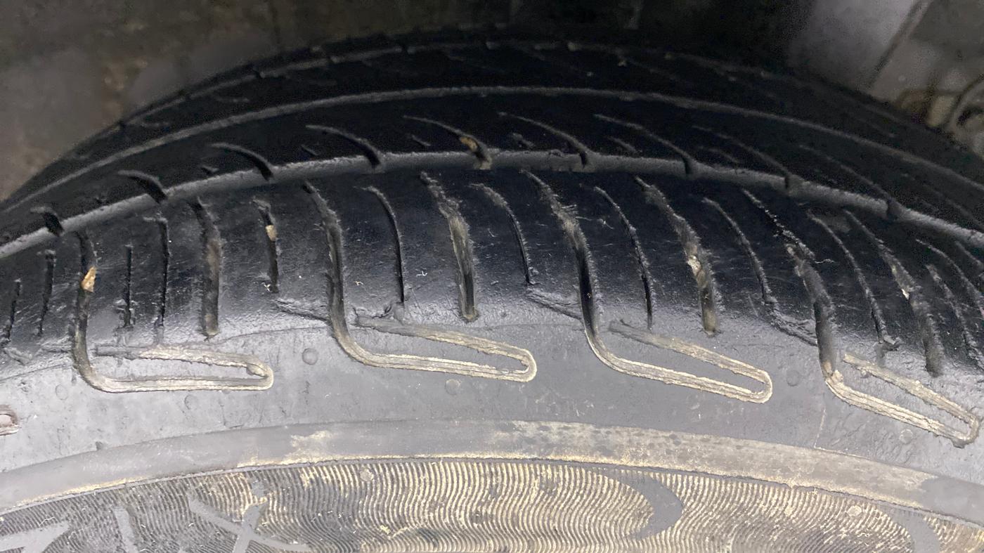 2016 Hyundai Grand i10 1.2 ASTA (O) AT, Petrol, Automatic, Left Rear Tyre Tread