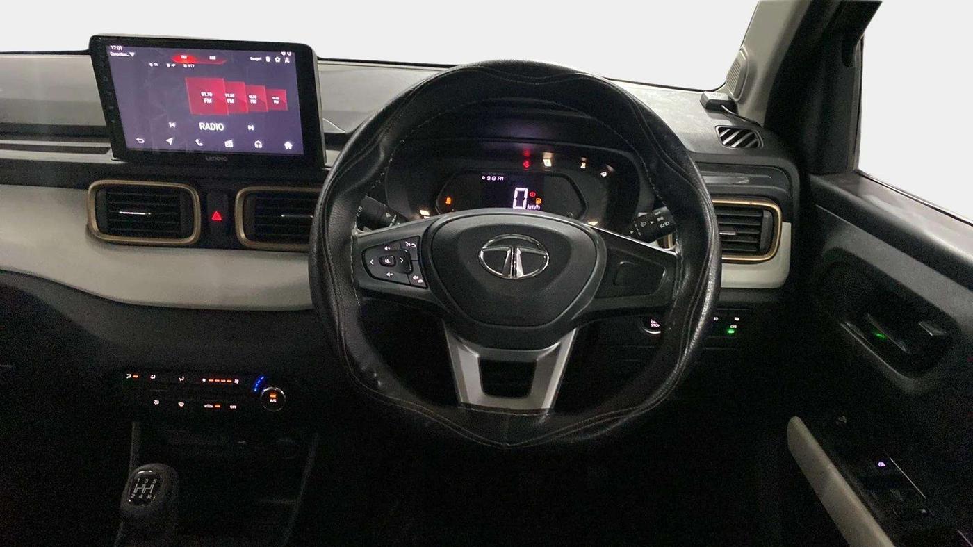 2023 Tata PUNCH ACCOMPLISHED DAZZLE SUNROOF CNG MT, CNG, Manual, 17,215 km, Steering Wheel Close Up