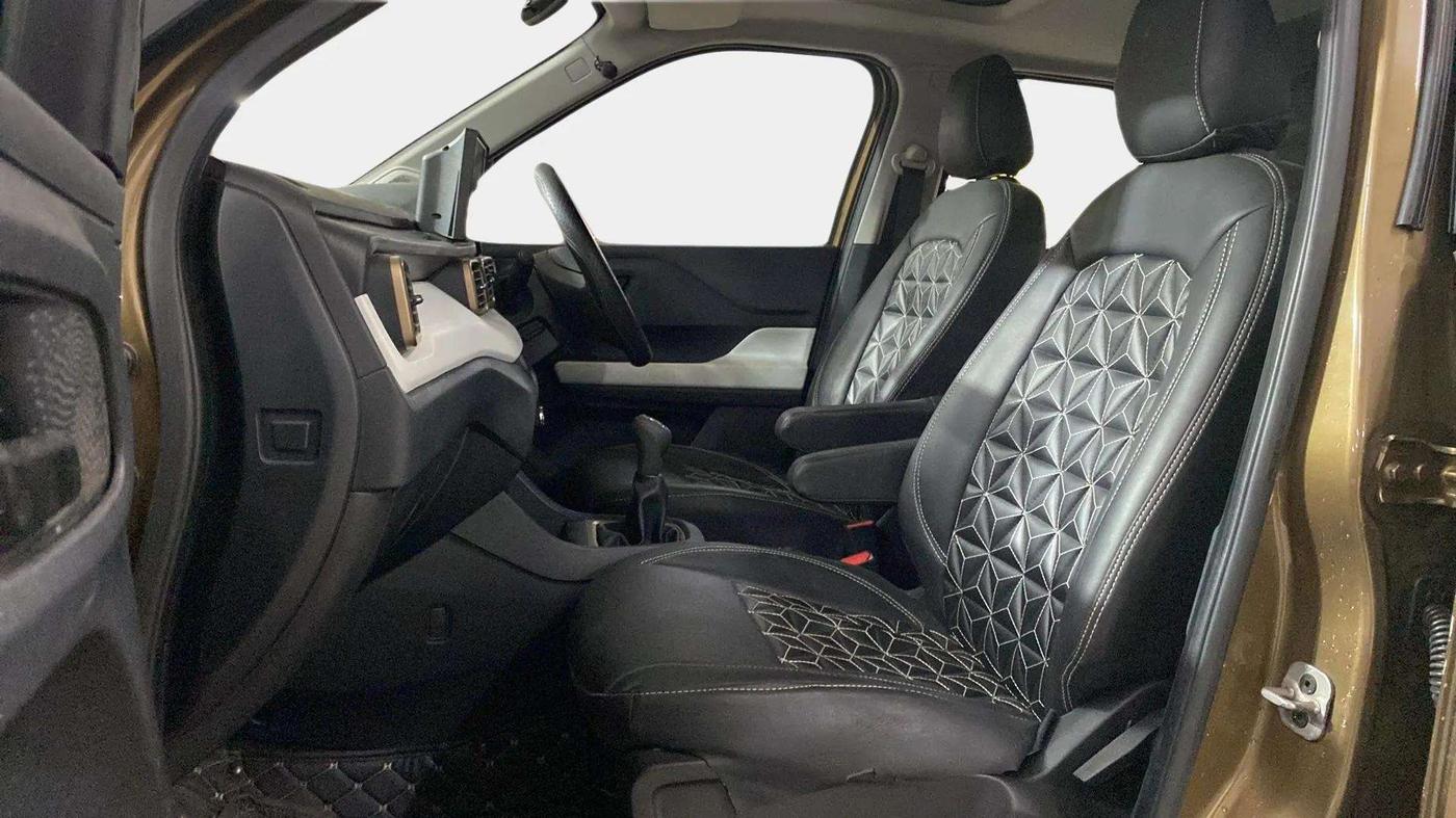 2023 Tata PUNCH ACCOMPLISHED DAZZLE SUNROOF CNG MT, CNG, Manual, 17,215 km, Right Side Front Door Cabin