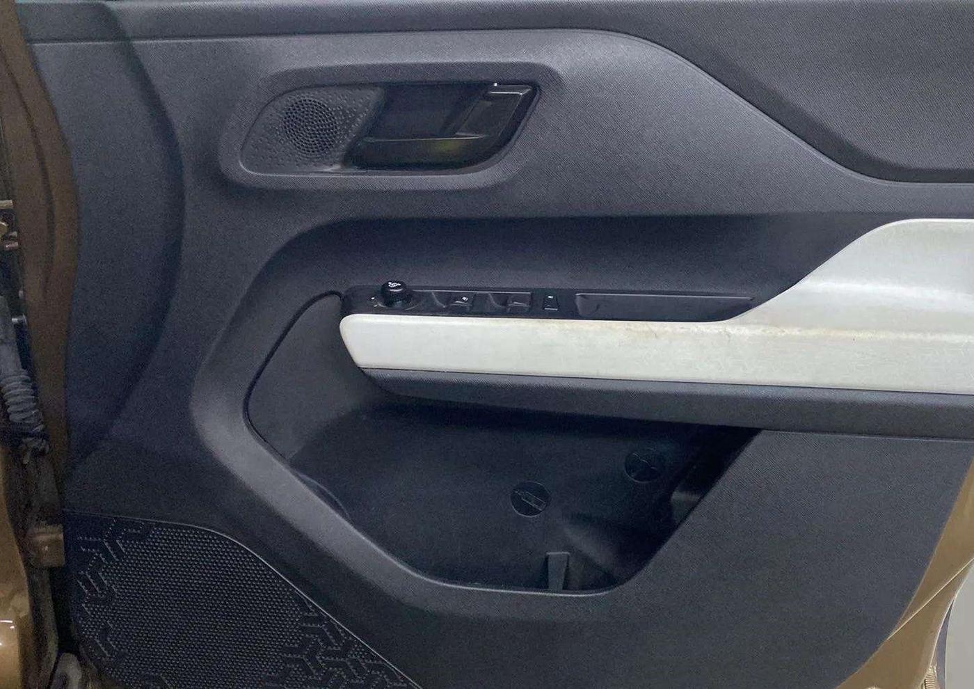 2023 Tata PUNCH ACCOMPLISHED DAZZLE SUNROOF CNG MT, CNG, Manual, 17,215 km, Driver Side Door Panels Control