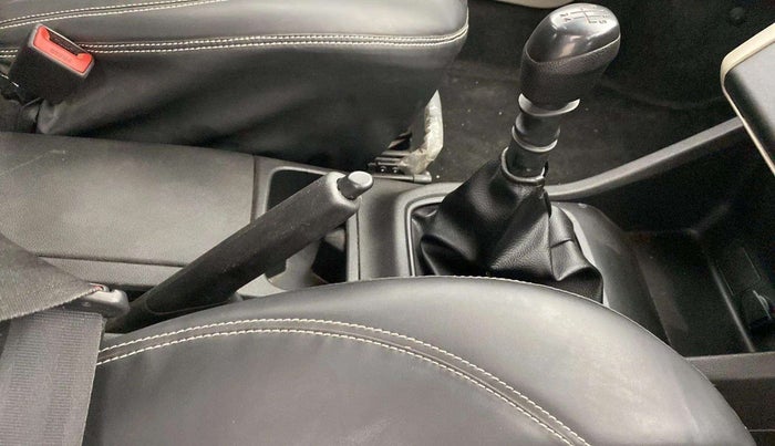 2019 Renault TRIBER RXL MT, Petrol, Manual, 60,120 km, Gear Lever