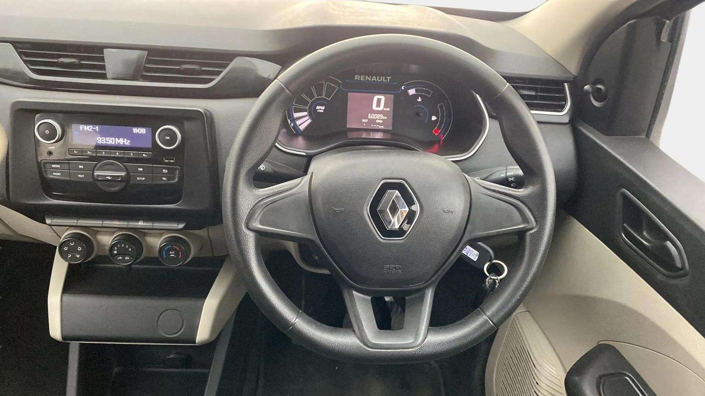 2019 Renault TRIBER RXL MT, Petrol, Manual, 60,120 km, Steering Wheel Close Up