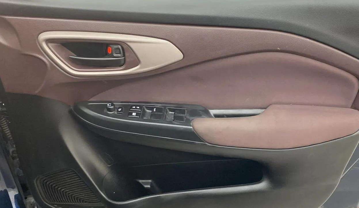 2023 Maruti FRONX DELTA PLUS 1.2L AGS, Petrol, Automatic, 13,378 km, Driver Side Door Panels Control