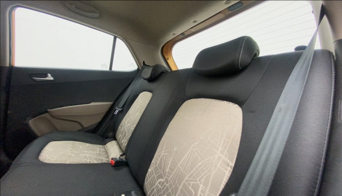 2015 Hyundai Grand i10 ASTA AT 1.2 KAPPA VTVT, Petrol, Automatic, 29,390 km, Right Side Rear Door Cabin