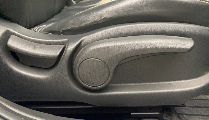 2016 Hyundai Elite i20 ASTA 1.2 (O), Petrol, Manual, 59,876 km, Driver Side Adjustment Panel