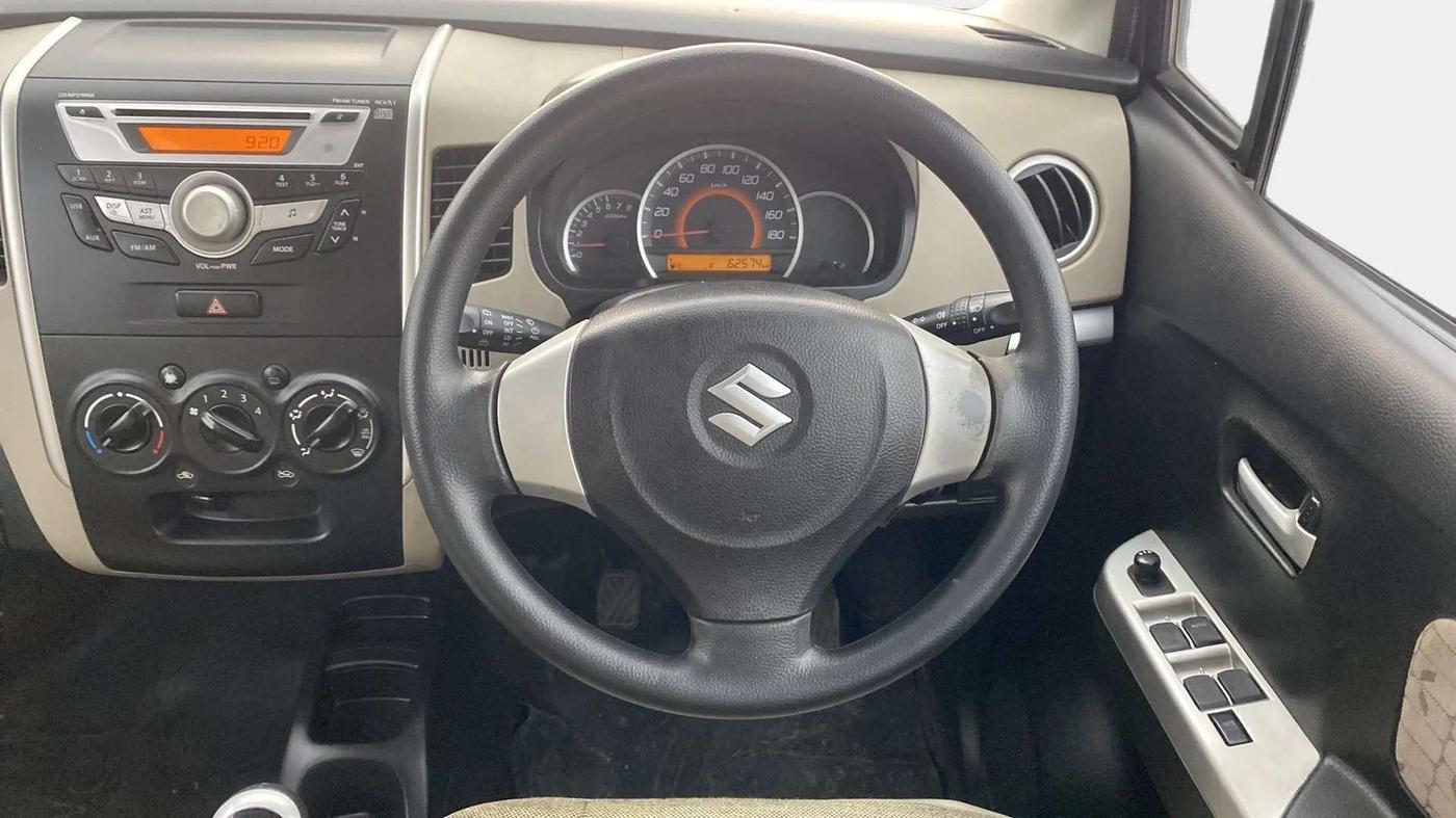 2015 Maruti Wagon R 1.0 VXI, Petrol, Manual, 62,620 km, Steering Wheel Close Up