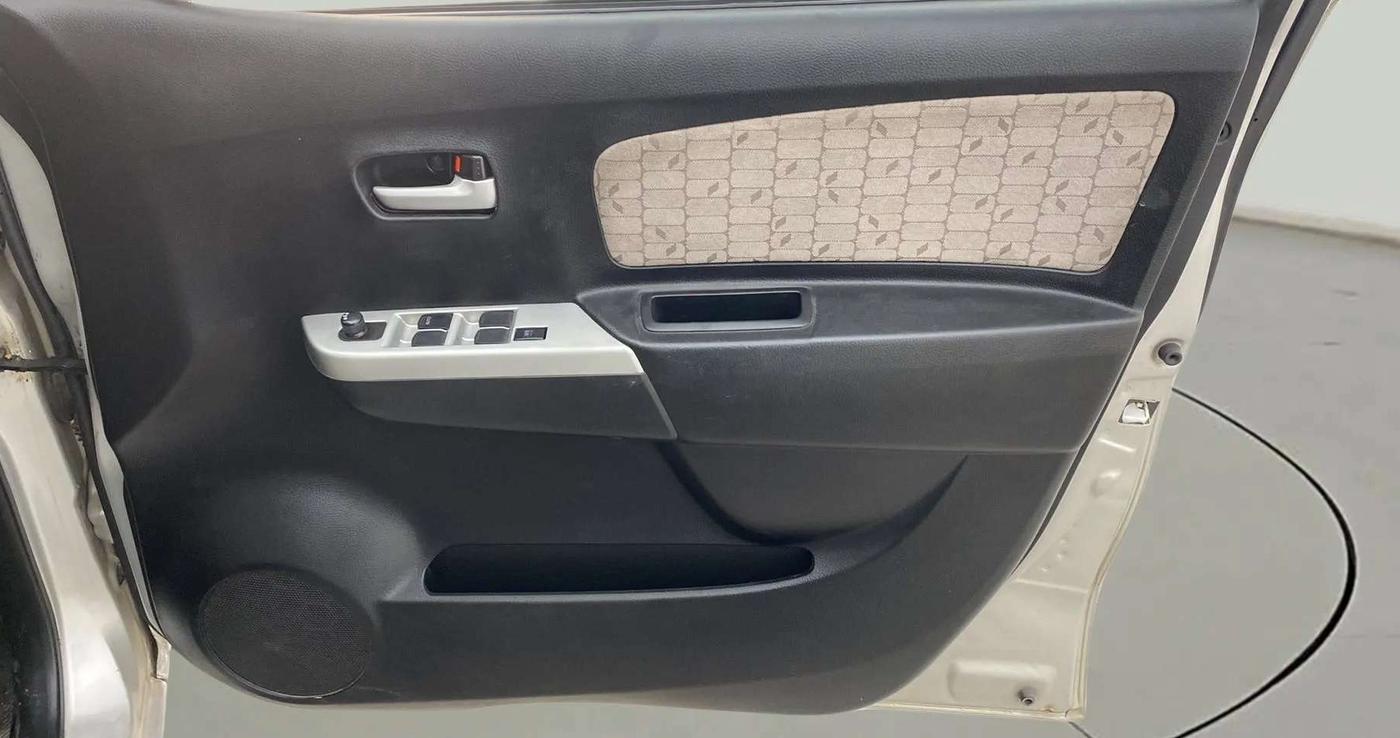 2015 Maruti Wagon R 1.0 VXI, Petrol, Manual, 62,620 km, Driver Side Door Panels Control