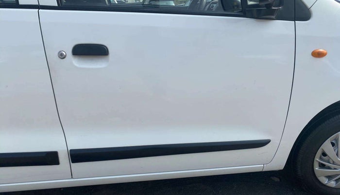 2014 Maruti Wagon R 1.0 LXI, Petrol, Manual, 52,532 km, Driver-side door - Minor scratches