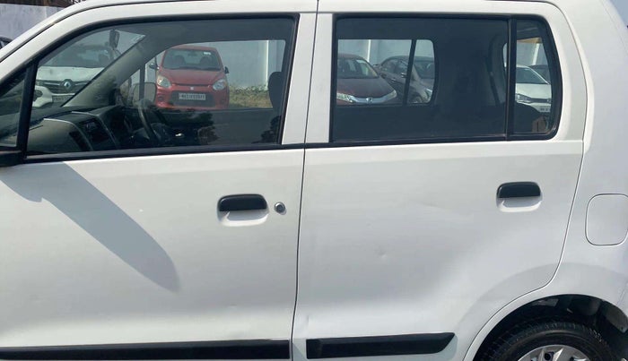 2014 Maruti Wagon R 1.0 LXI, Petrol, Manual, 52,532 km, Front passenger door - Minor scratches