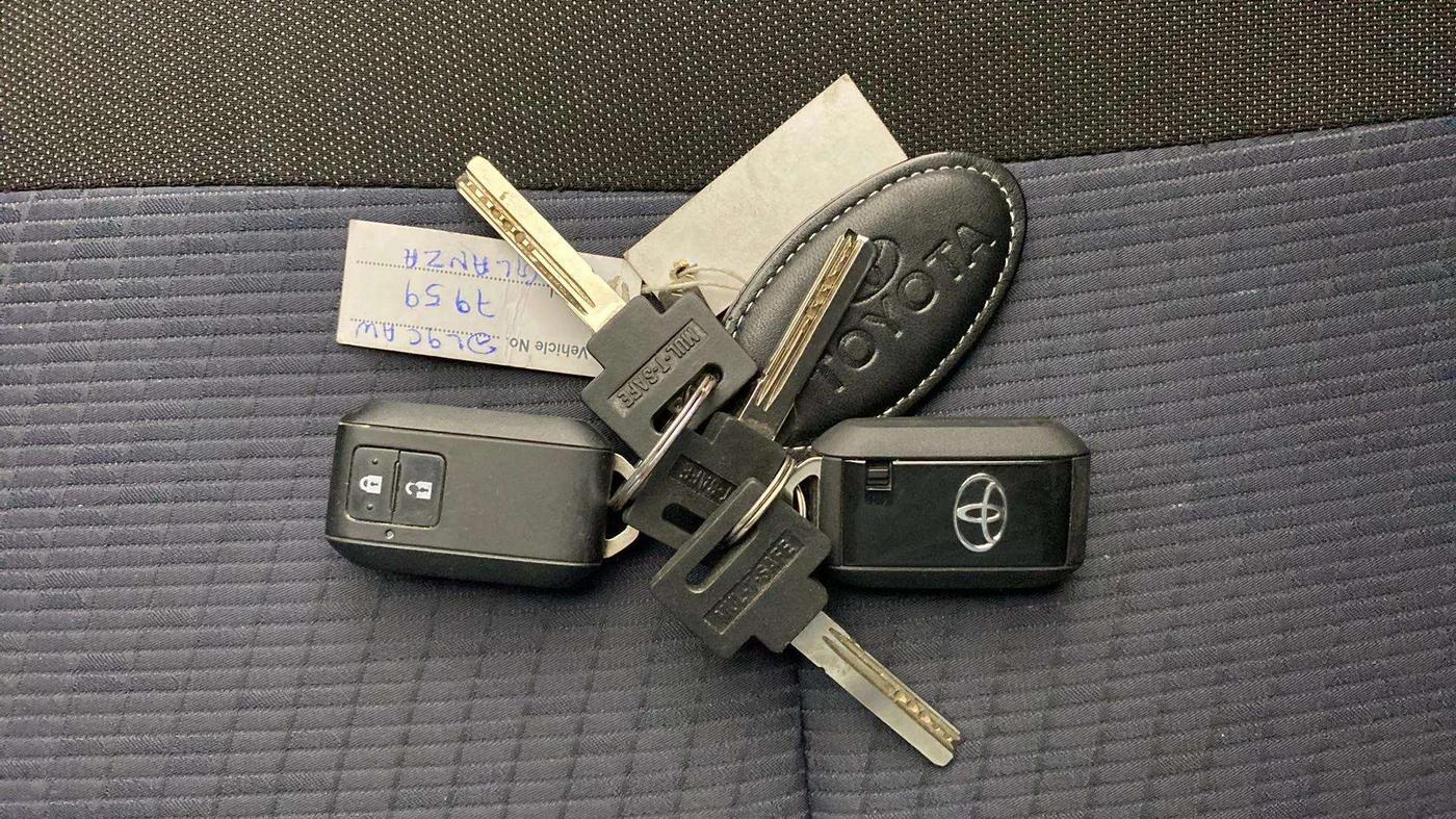 2021 Toyota Glanza G, Petrol, Manual, 35,112 km, Key Close Up
