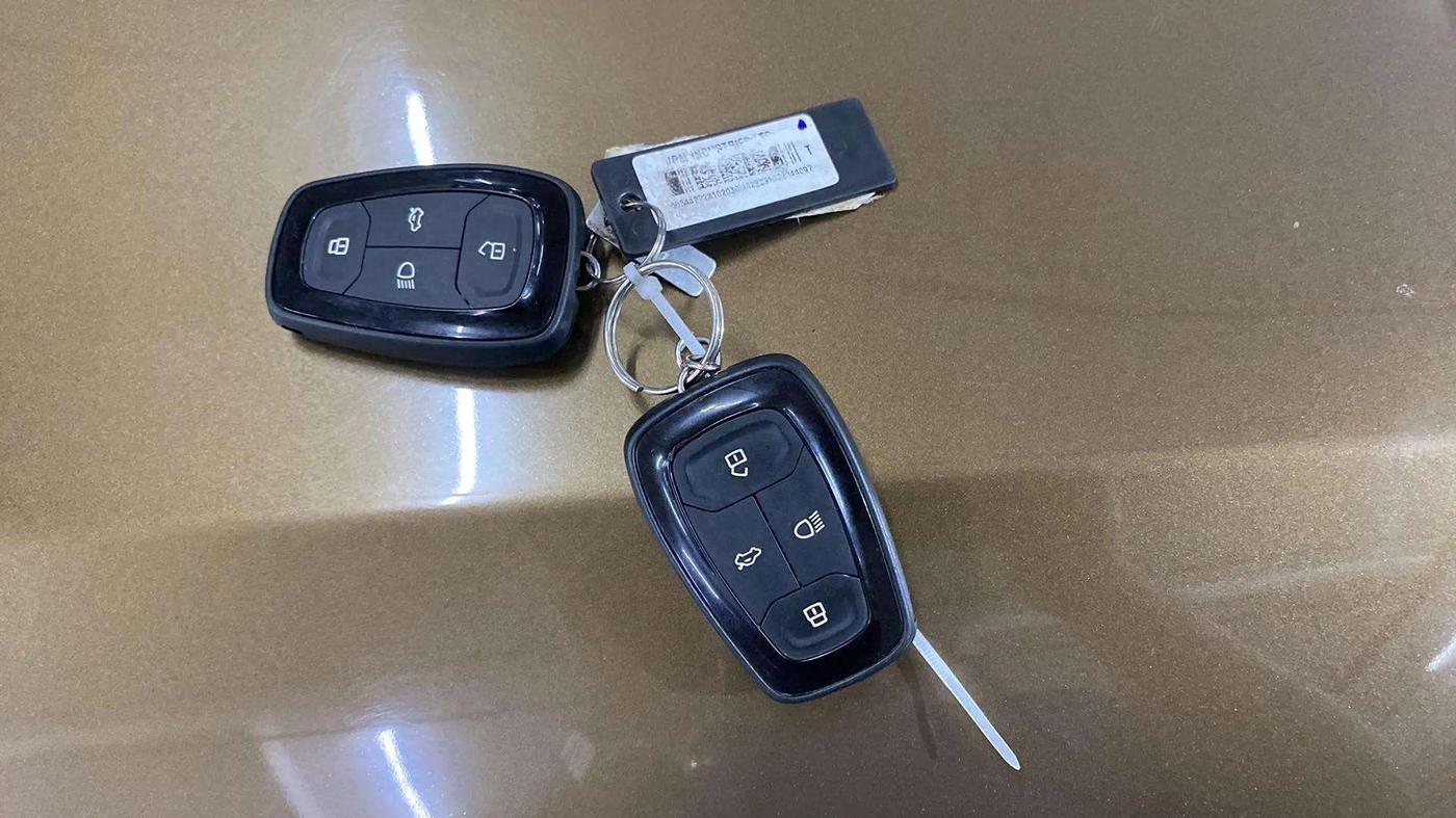 2022 Tata PUNCH CREATIVE  AMT, Petrol, Automatic, 31,856 km, Key Close Up