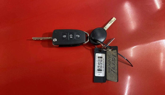 2020 Tata NEXON XM PETROL, Petrol, Manual, 74,571 km, Key Close Up