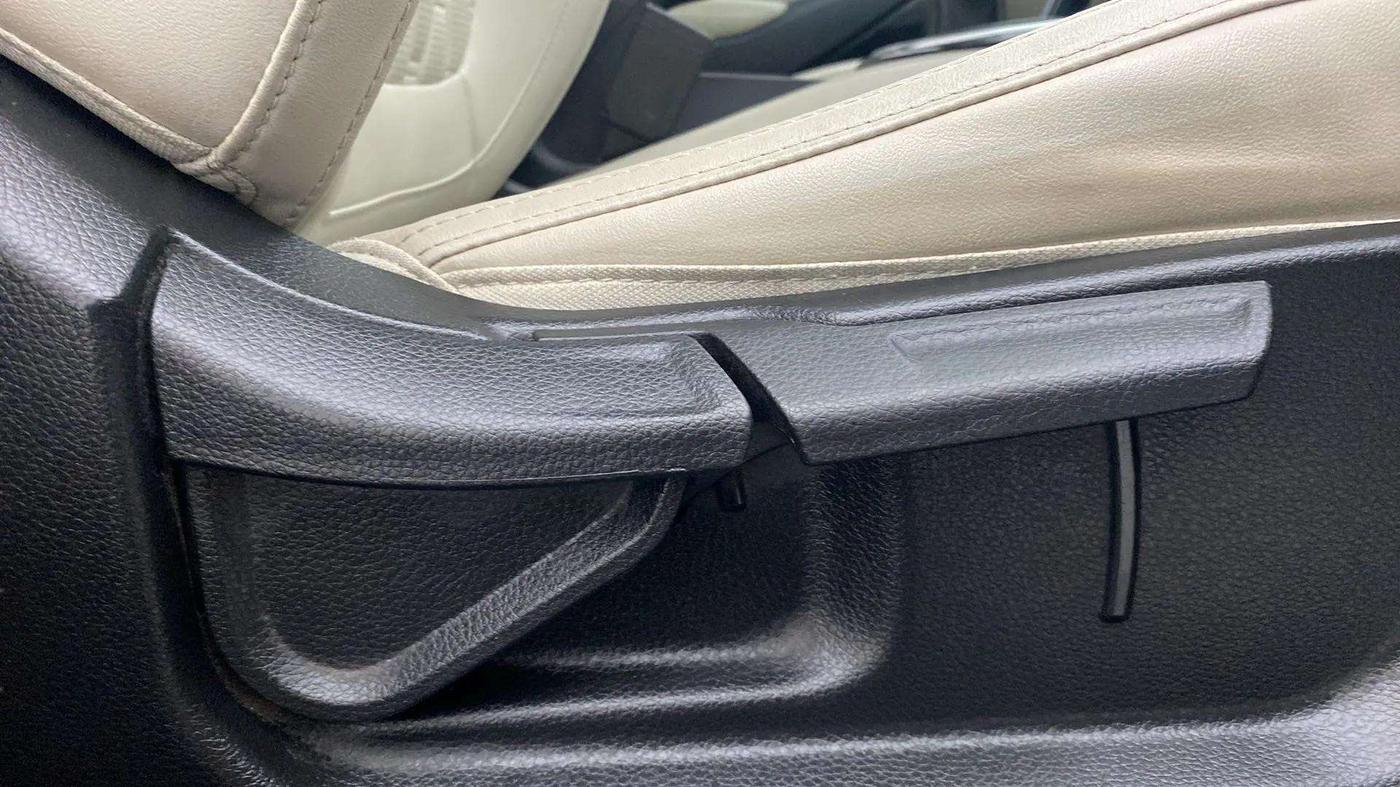 2019 KIA SELTOS HTX 1.5 PETROL, Petrol, Manual, 32,711 km, Driver Side Adjustment Panel