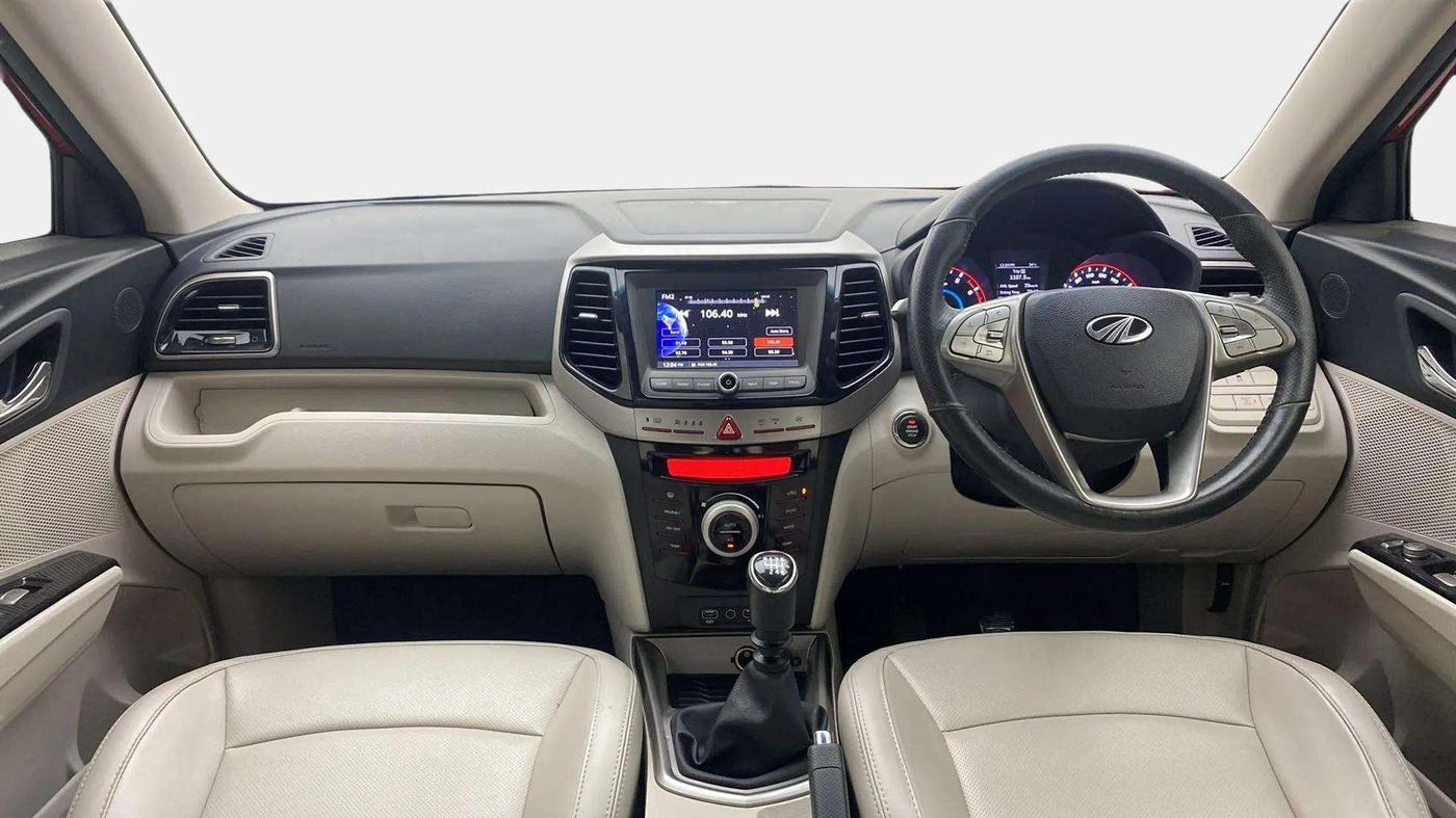 2021 Mahindra XUV300 W8 (O) 1.2 PETROL, Petrol, Manual, 27,215 km, Dashboard