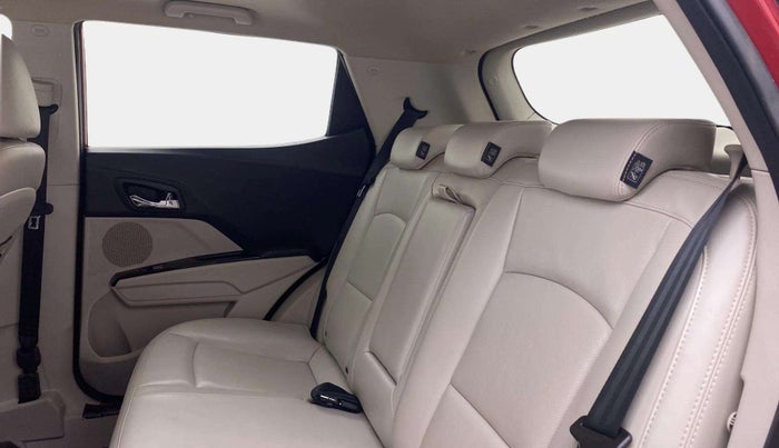 2021 Mahindra XUV300 W8 (O) 1.2 PETROL, Petrol, Manual, 27,215 km, Right Side Rear Door Cabin