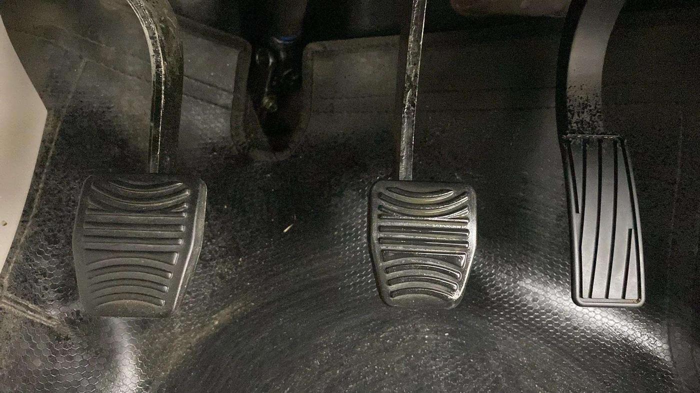2021 Mahindra XUV300 W8 (O) 1.2 PETROL, Petrol, Manual, 27,215 km, Pedals