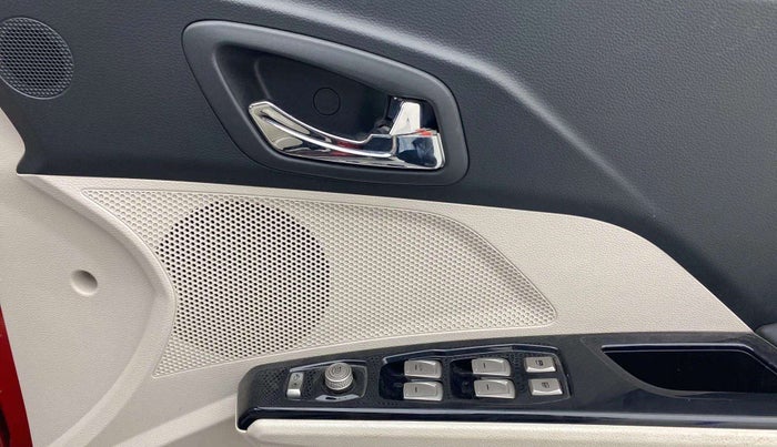 2021 Mahindra XUV300 W8 (O) 1.2 PETROL, Petrol, Manual, 27,215 km, Driver Side Door Panels Control