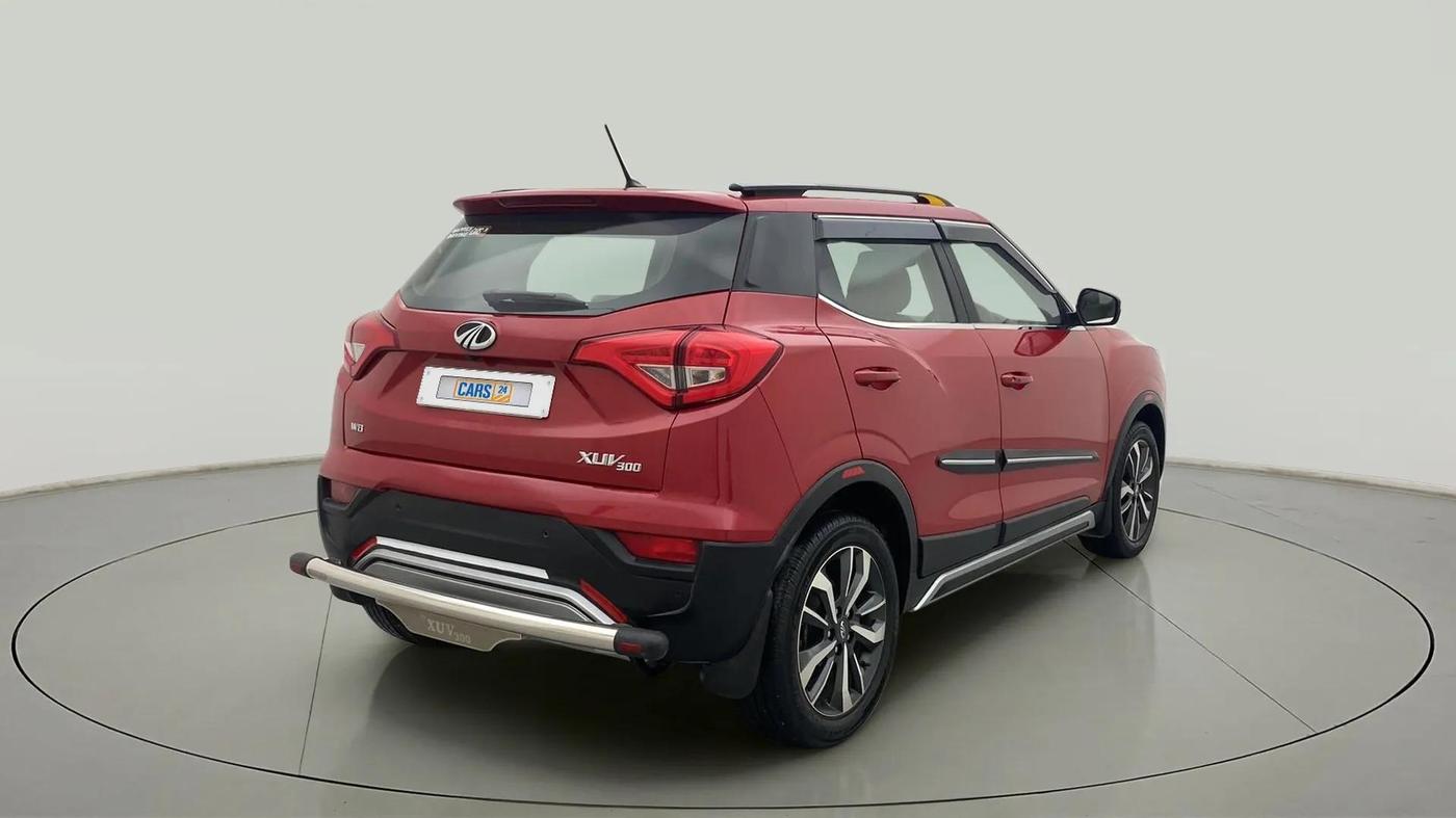 2021 Mahindra XUV300 W8 (O) 1.2 PETROL, Petrol, Manual, 27,215 km, Right Back Diagonal