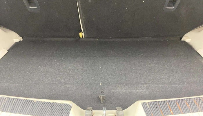 2021 Mahindra XUV300 W8 (O) 1.2 PETROL, Petrol, Manual, 27,215 km, Boot Inside