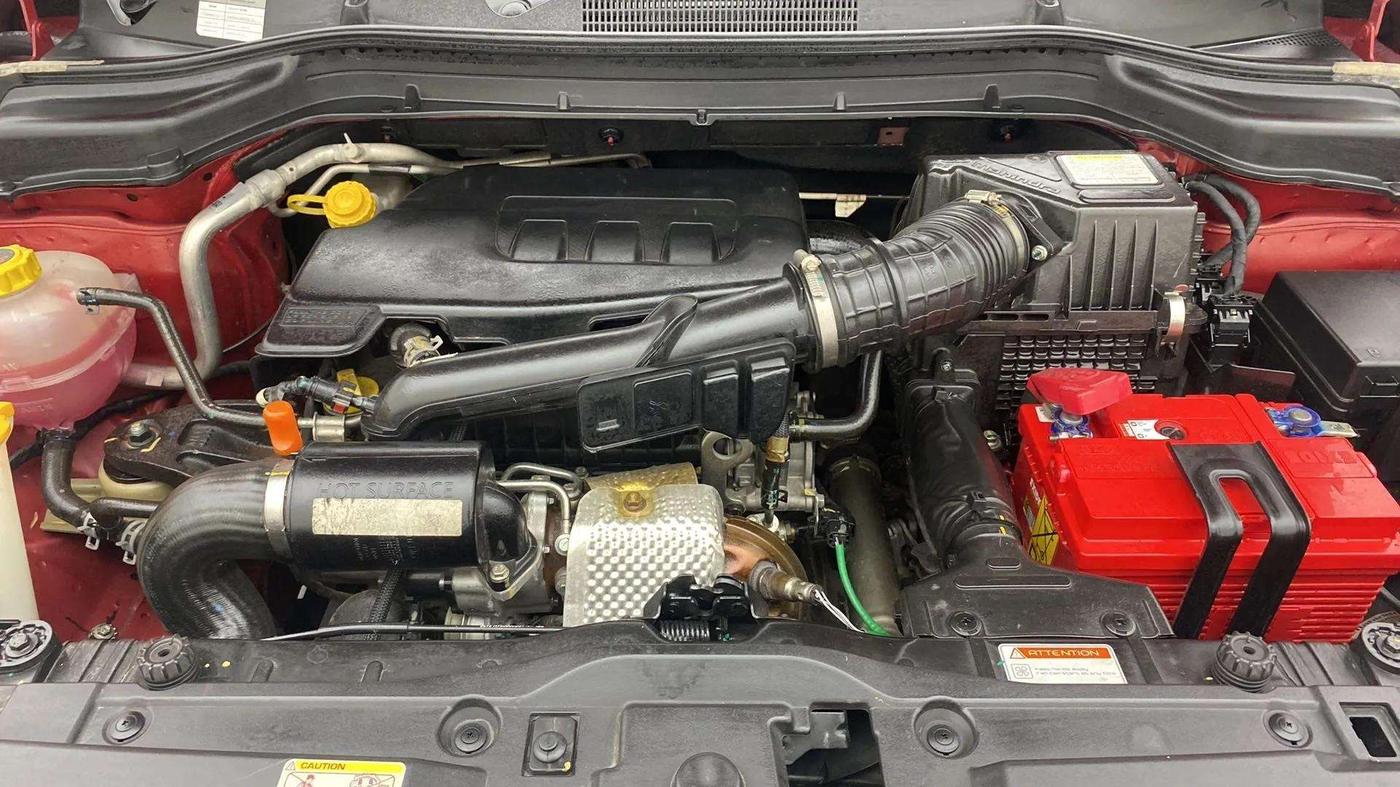 2021 Mahindra XUV300 W8 (O) 1.2 PETROL, Petrol, Manual, 27,215 km, Open Bonet