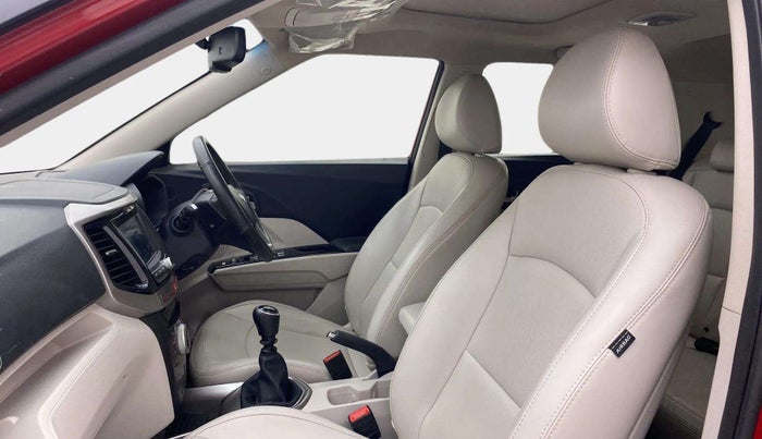 2021 Mahindra XUV300 W8 (O) 1.2 PETROL, Petrol, Manual, 27,215 km, Right Side Front Door Cabin