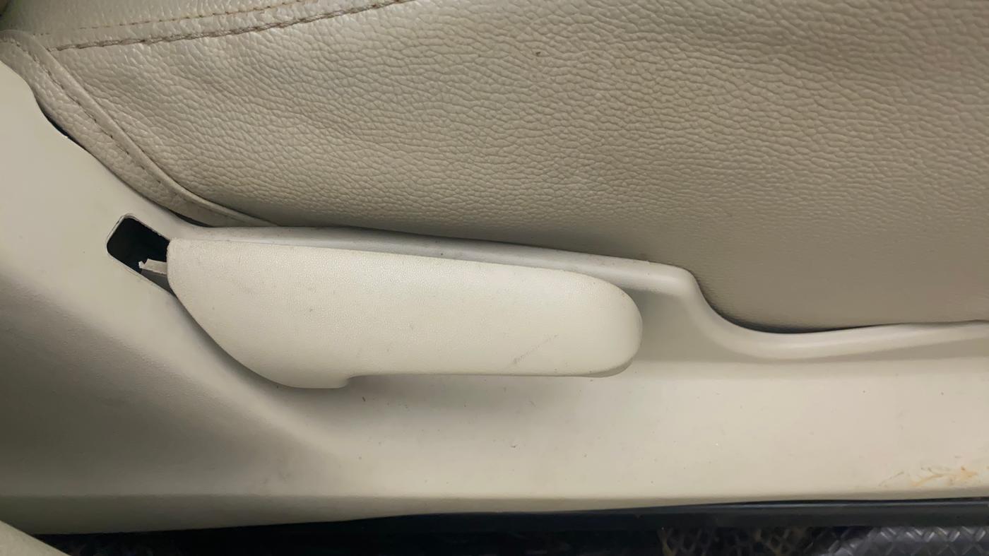2019 Maruti Celerio VXI, CNG, Manual, 37,382 km, Driver Side Adjustment Panel
