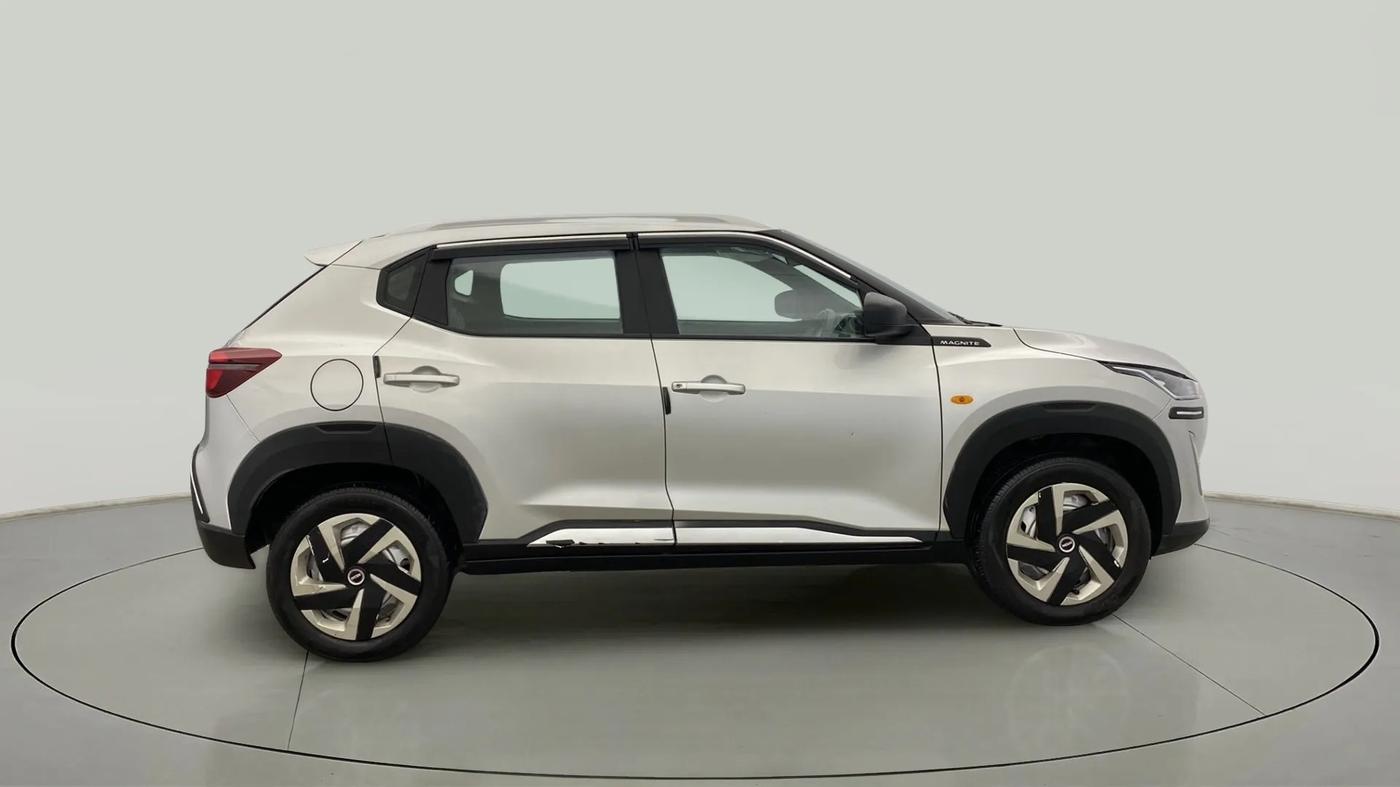 2022 Nissan MAGNITE XE, Petrol, Manual, 13,324 km, Right Side View
